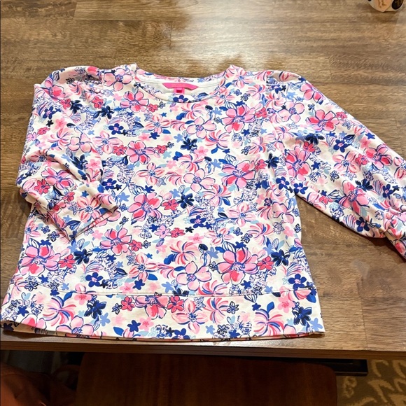 Lilly Pulitzer Tops - Lilly Pulitzer 3/4 Sleeve Sweatshirt size XS. Floral.  Crew neck. Puff sleeves.